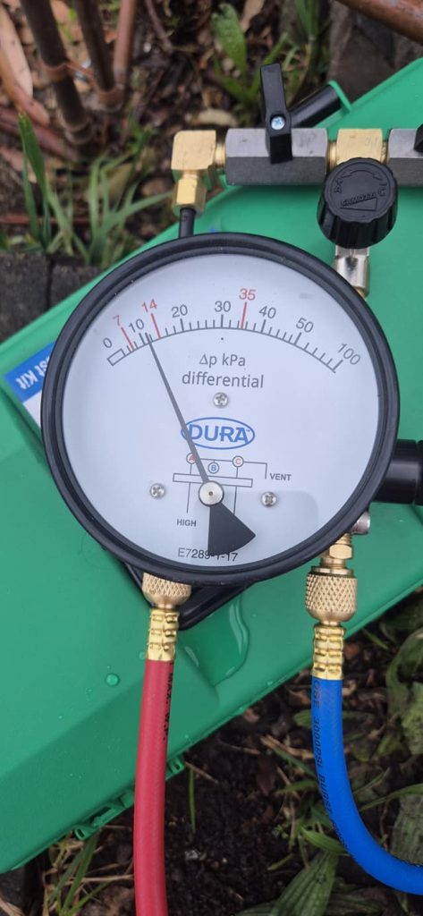 Backflow prevention device testing gauge