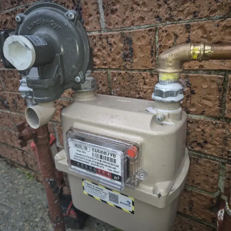 Residential gas meter and regulator installation